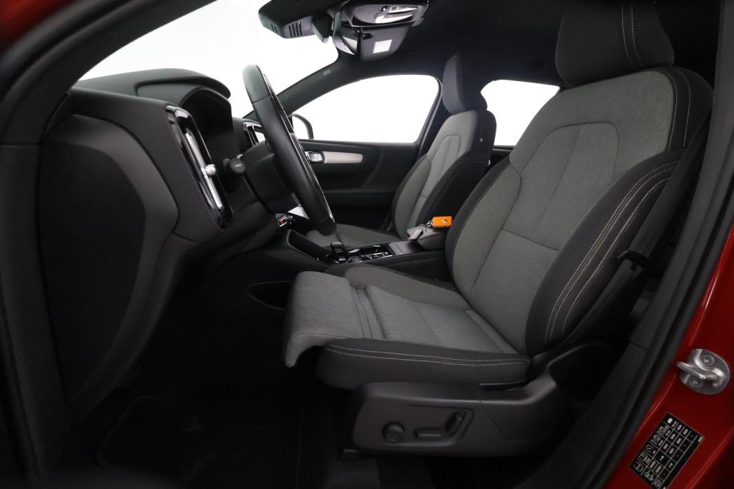 VOLVO XC40 2024