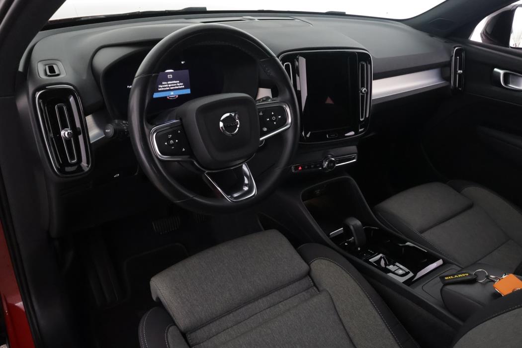 VOLVO XC40 2024