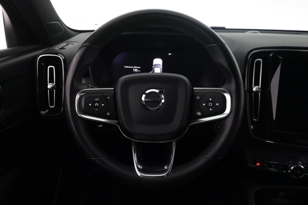 VOLVO XC40 2024