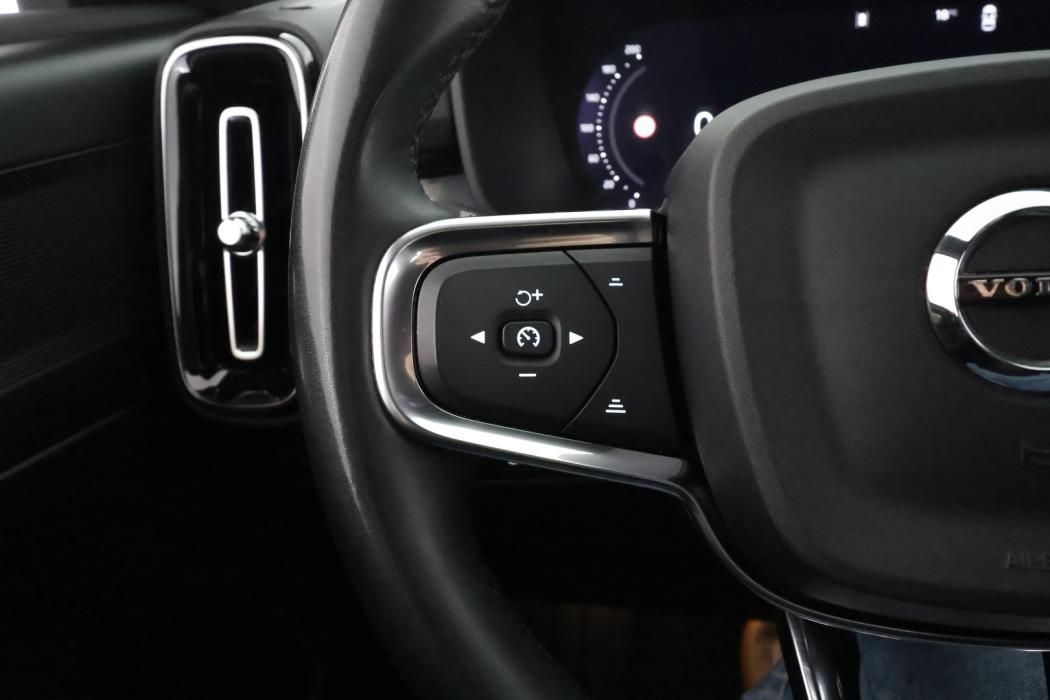VOLVO XC40 2024