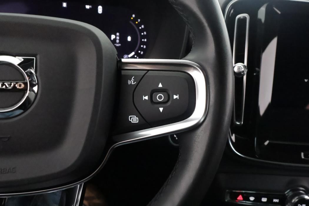 VOLVO XC40 2024
