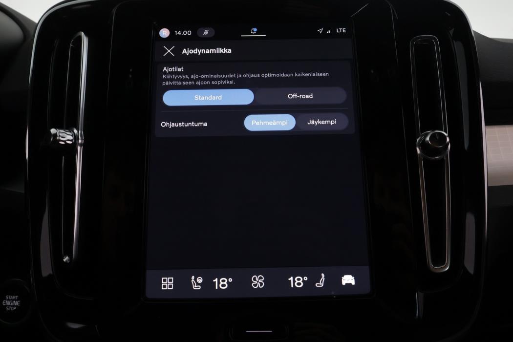 VOLVO XC40 2024
