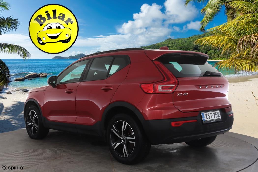 VOLVO XC40 2024