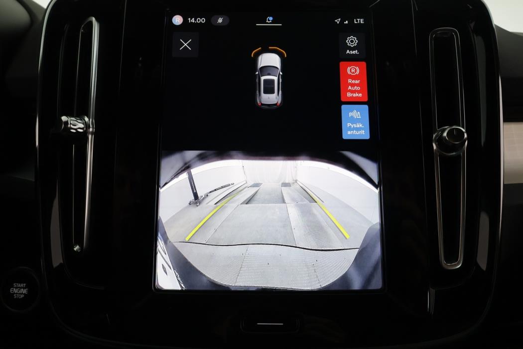 VOLVO XC40 2024