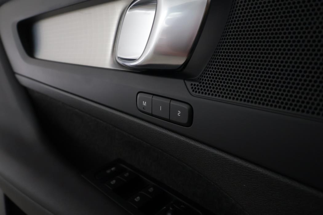 VOLVO XC40 2024