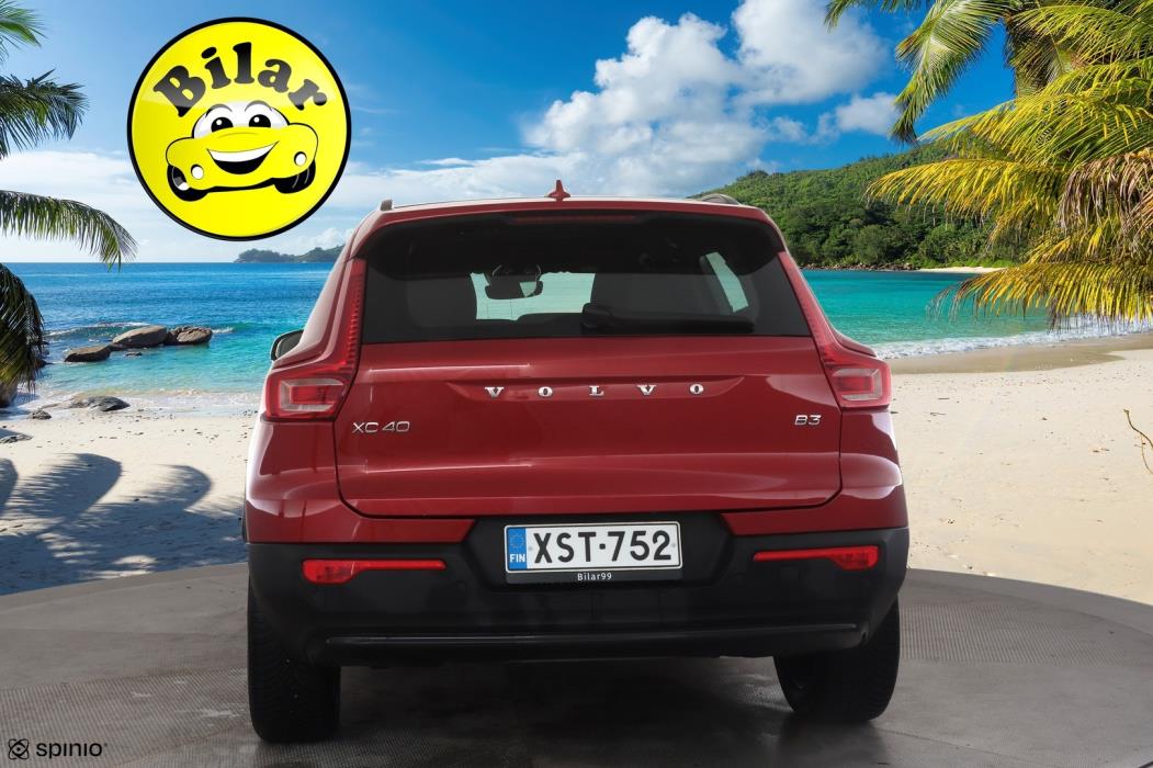 VOLVO XC40 2024