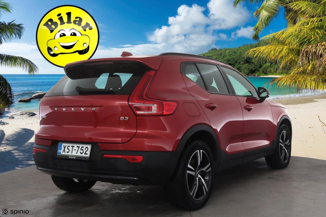 VOLVO XC40 2024