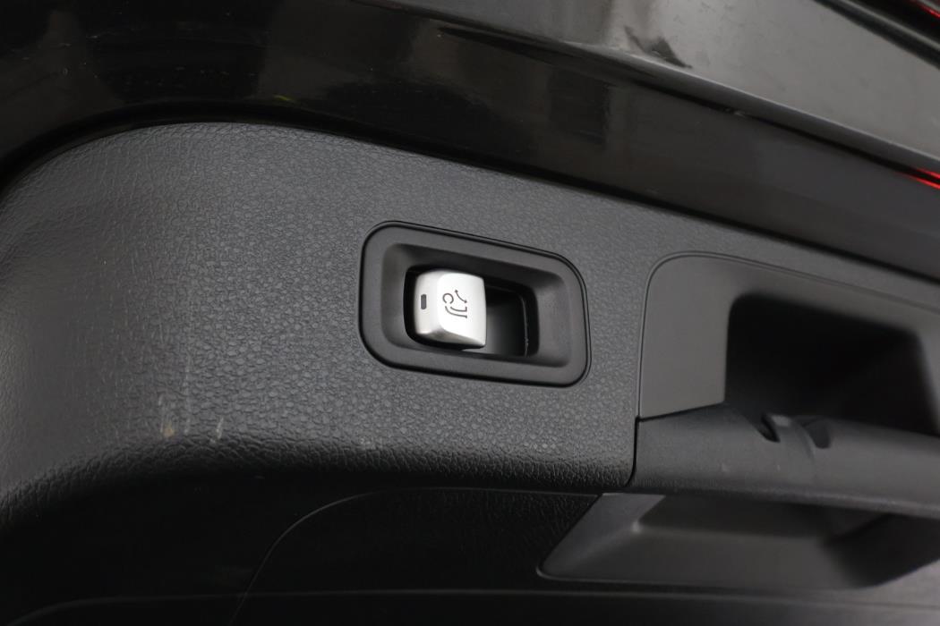 MERCEDES-BENZ EQC 2023