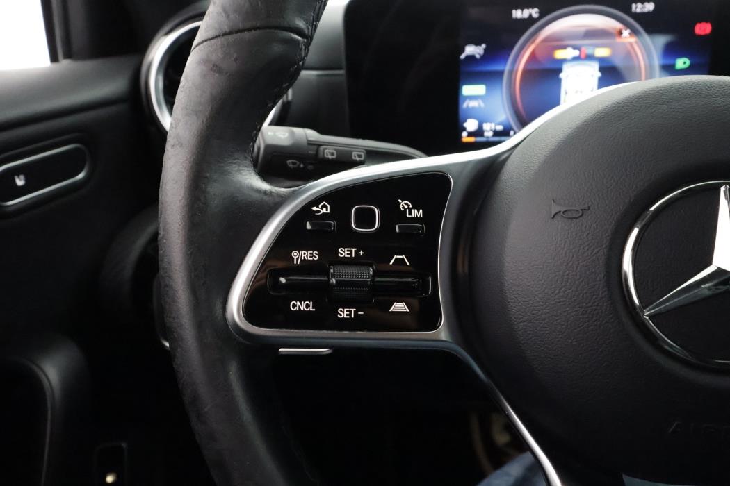 MERCEDES-BENZ A 2021