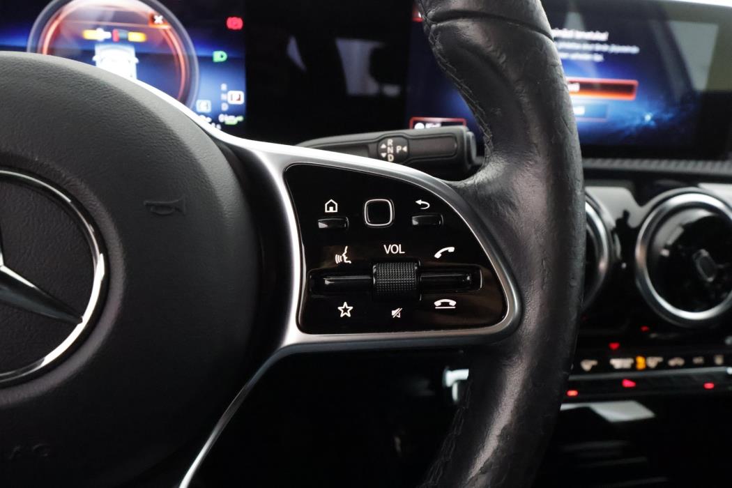 MERCEDES-BENZ A 2021