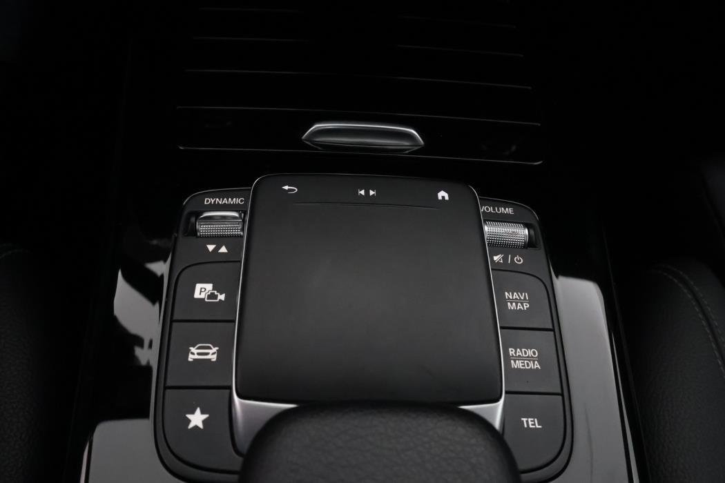 MERCEDES-BENZ A 2021