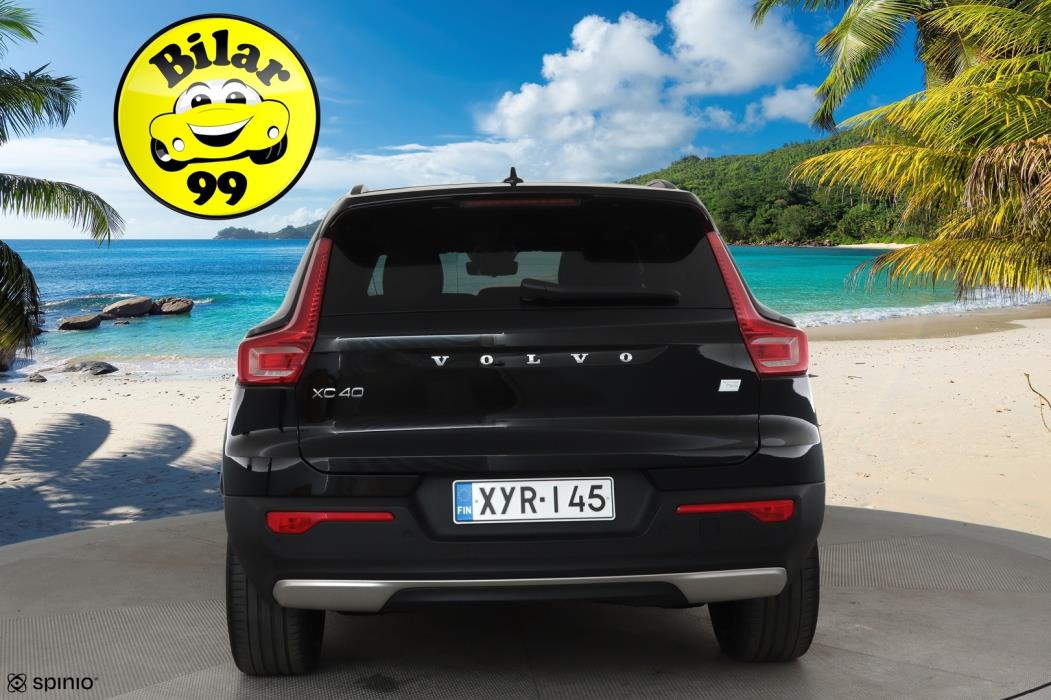 VOLVO XC40 2022