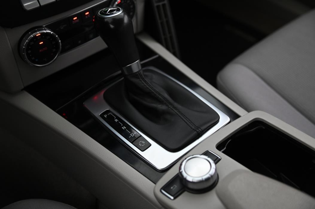 MERCEDES-BENZ C 2012