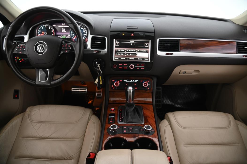 VOLKSWAGEN Touareg 2011