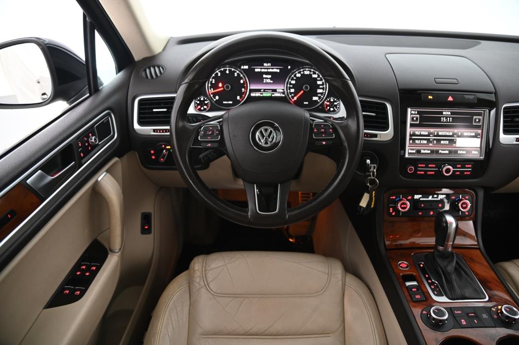 VOLKSWAGEN Touareg 2011