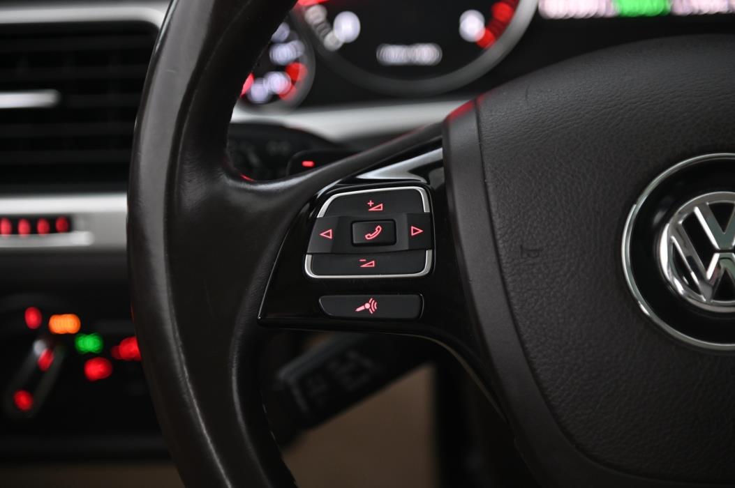 VOLKSWAGEN Touareg 2011