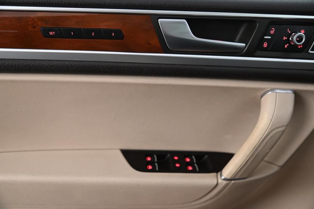 VOLKSWAGEN Touareg 2011