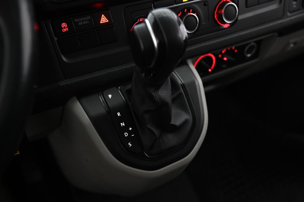 VOLKSWAGEN Transporter 2018