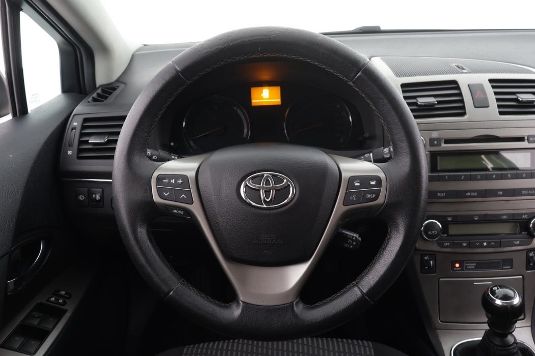 TOYOTA Avensis 2011