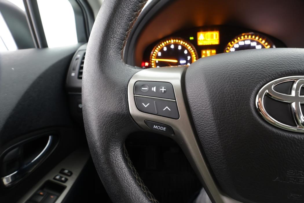 TOYOTA Avensis 2011
