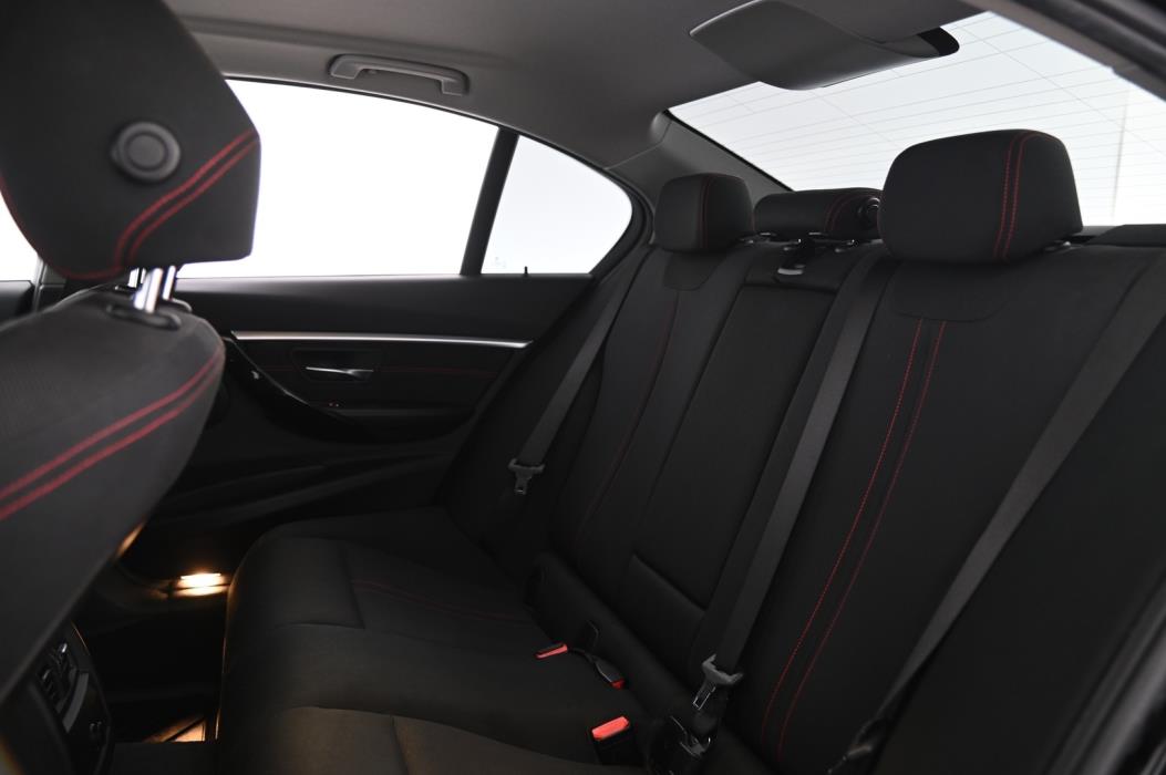 BMW 330 2017