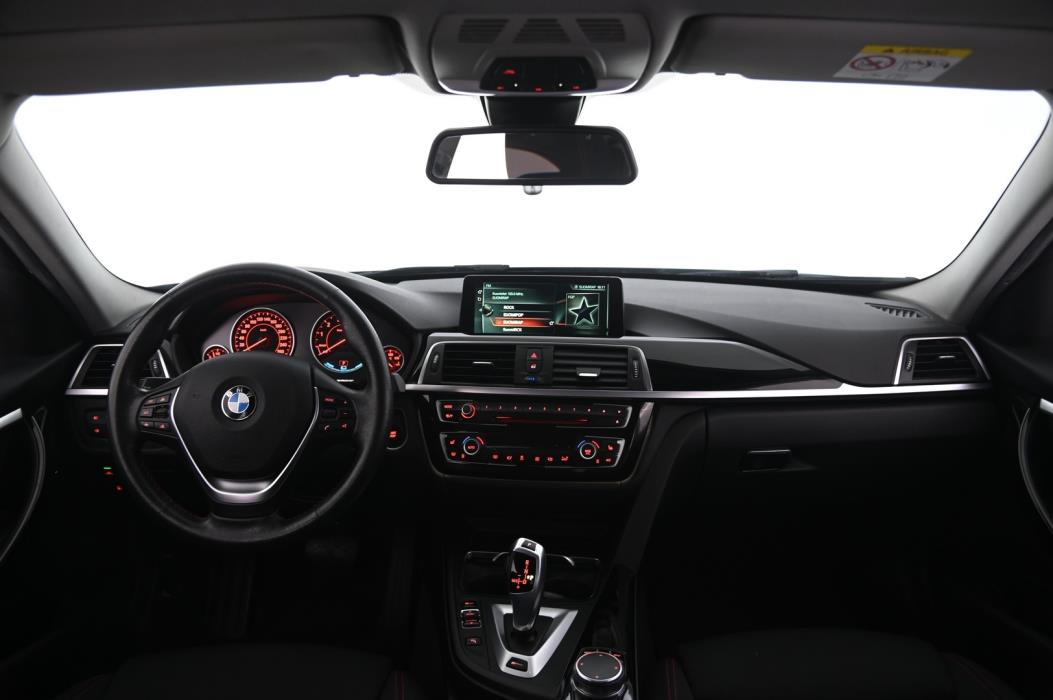 BMW 330 2017