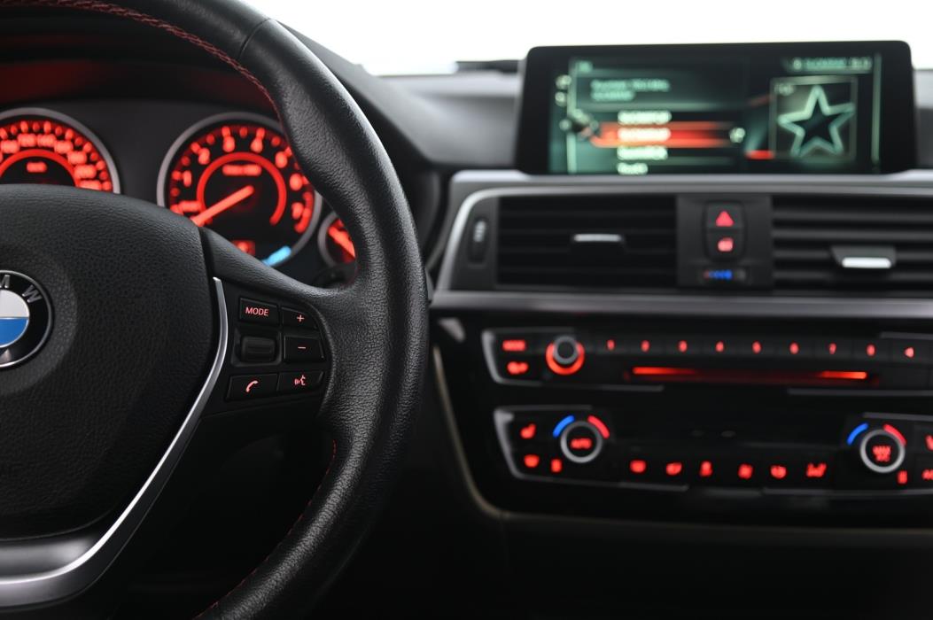 BMW 330 2017
