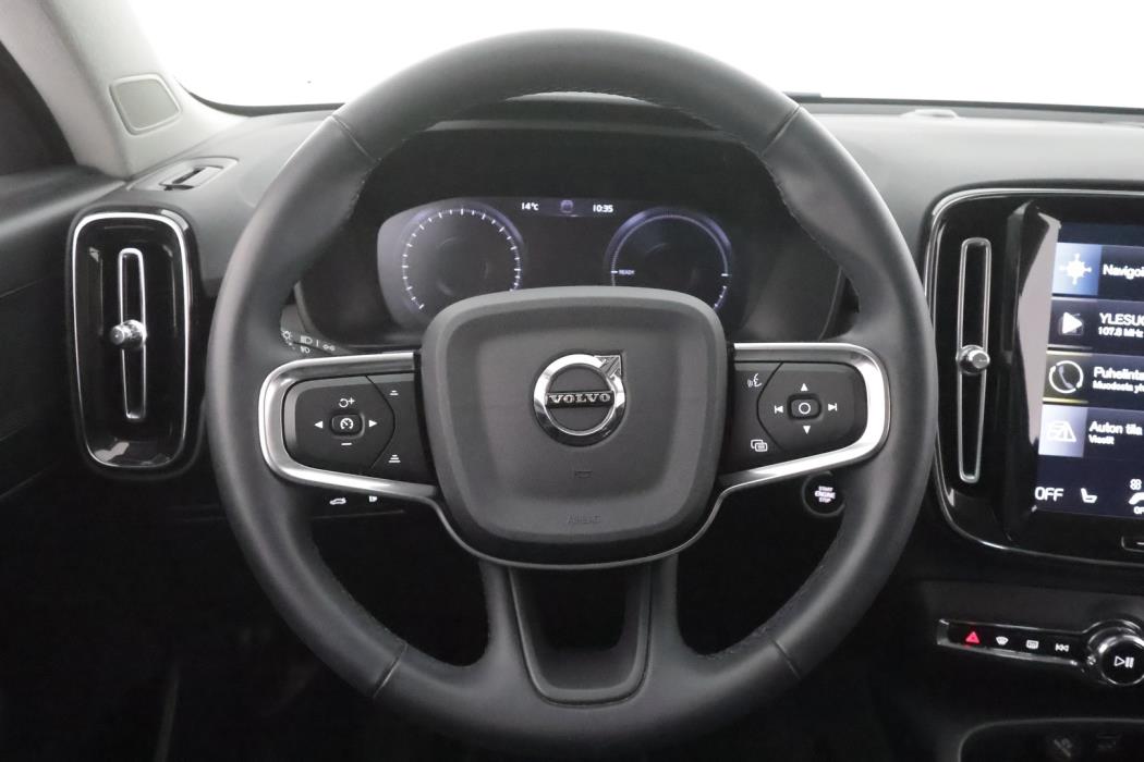 VOLVO XC40 2022