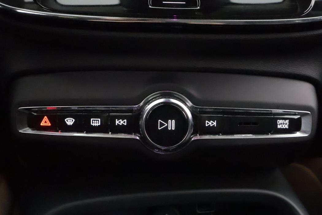 VOLVO XC40 2022