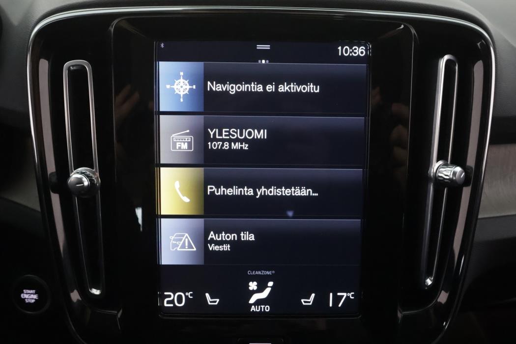 VOLVO XC40 2022