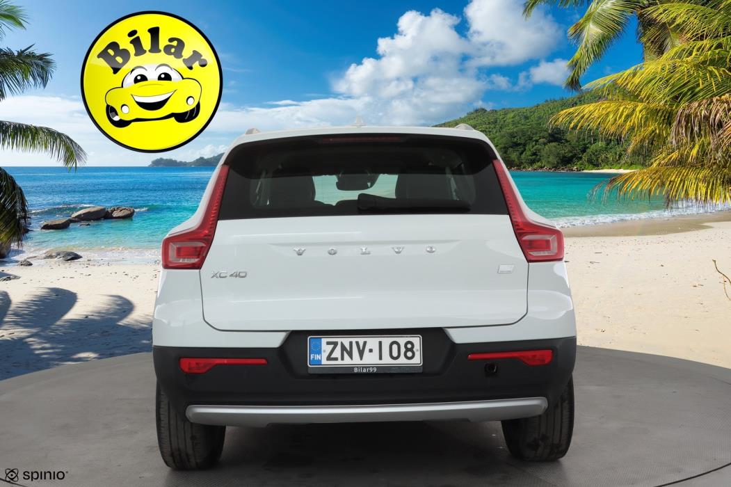 VOLVO XC40 2022