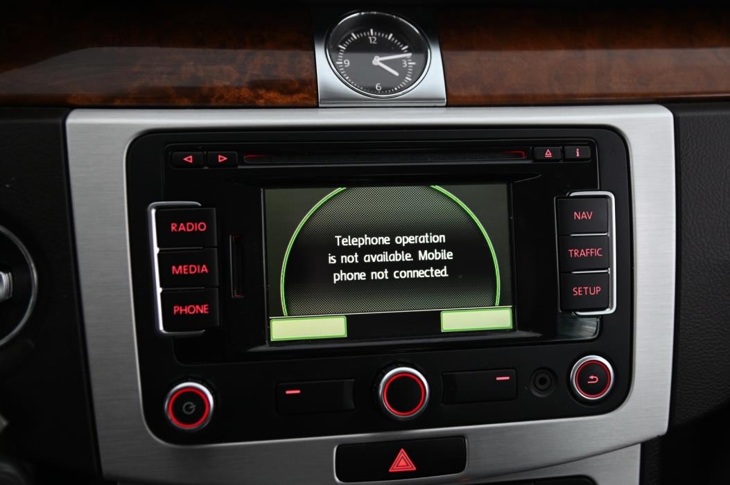 VOLKSWAGEN Passat 2011