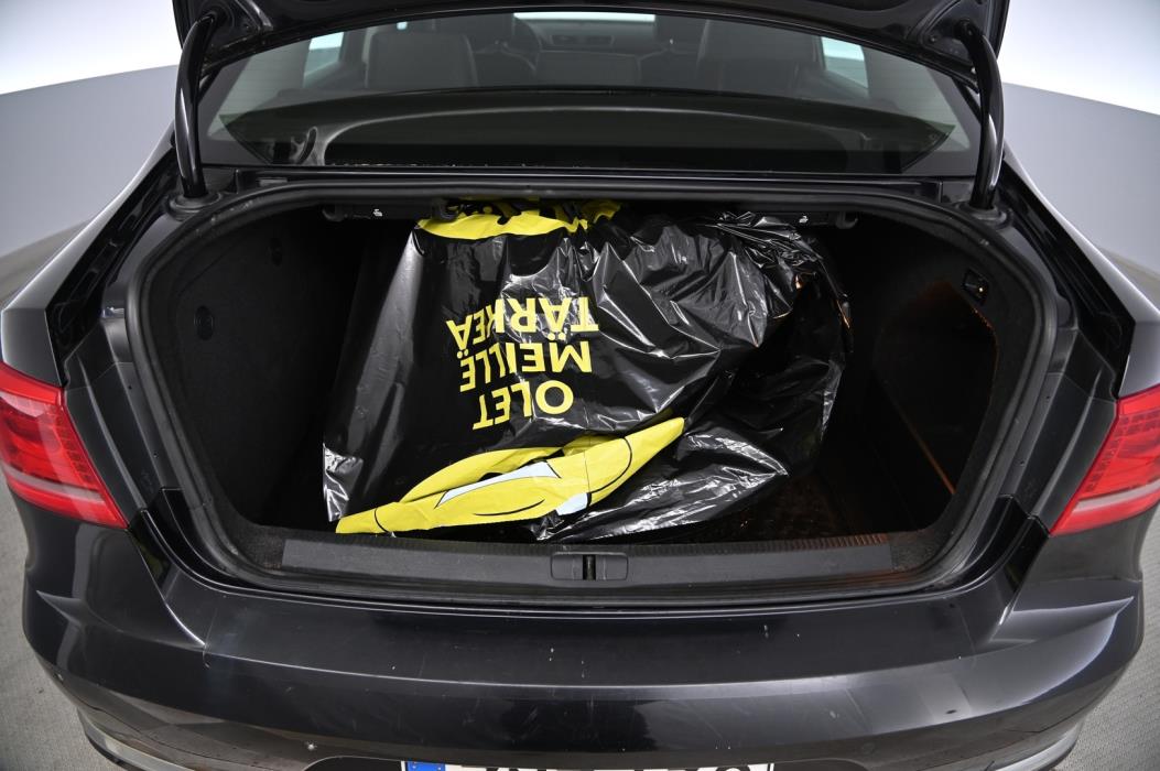 VOLKSWAGEN Passat 2011