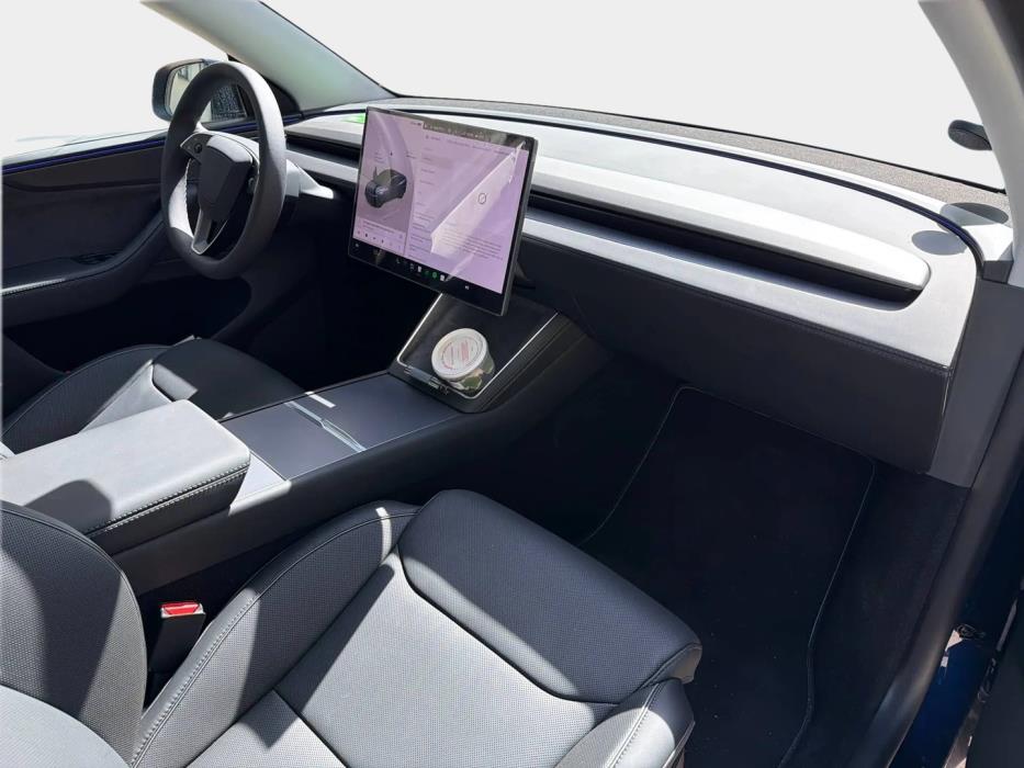 TESLA MODEL Y 2025
