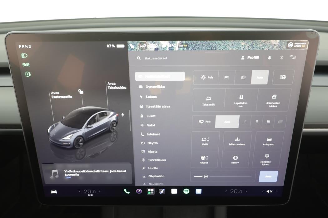 TESLA MODEL 3 2022