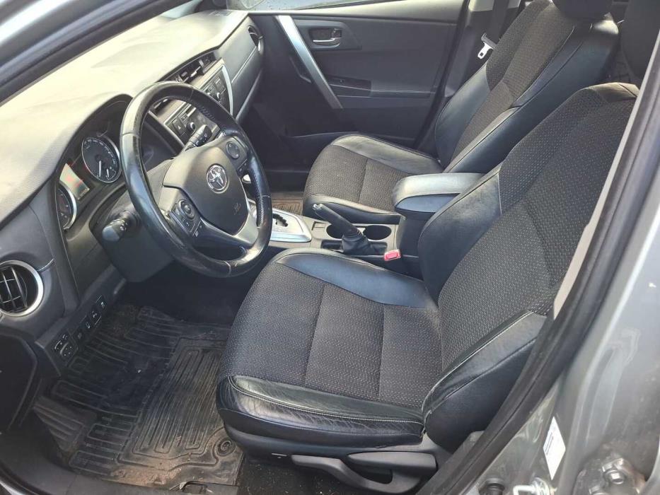 TOYOTA Auris 2013
