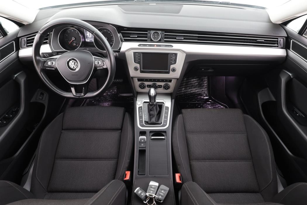 VOLKSWAGEN Passat 2017