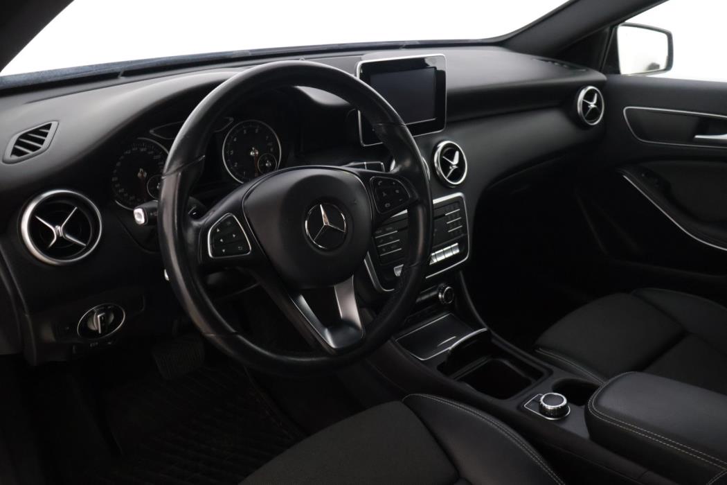 MERCEDES-BENZ A 2018