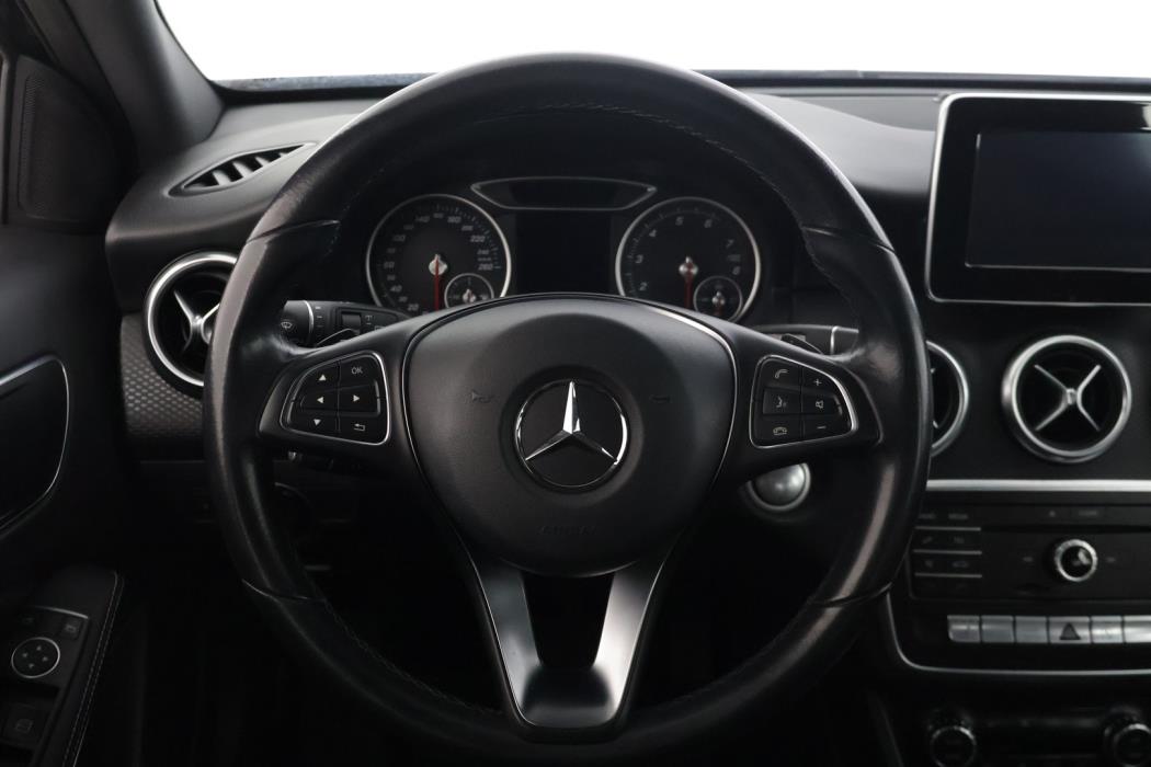 MERCEDES-BENZ A 2018
