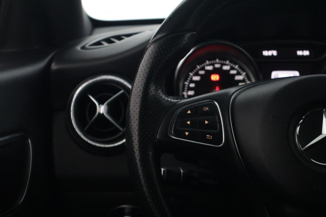 MERCEDES-BENZ CLA 2017