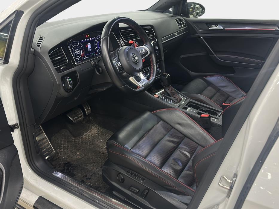 VOLKSWAGEN Golf 2018