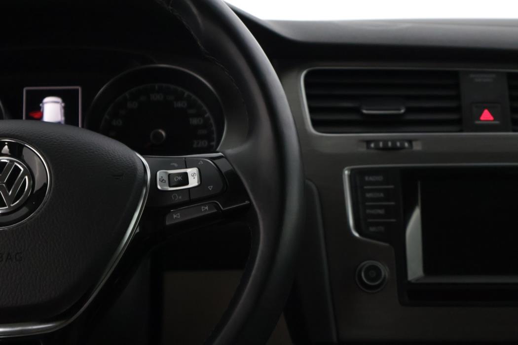 VOLKSWAGEN Golf 2014