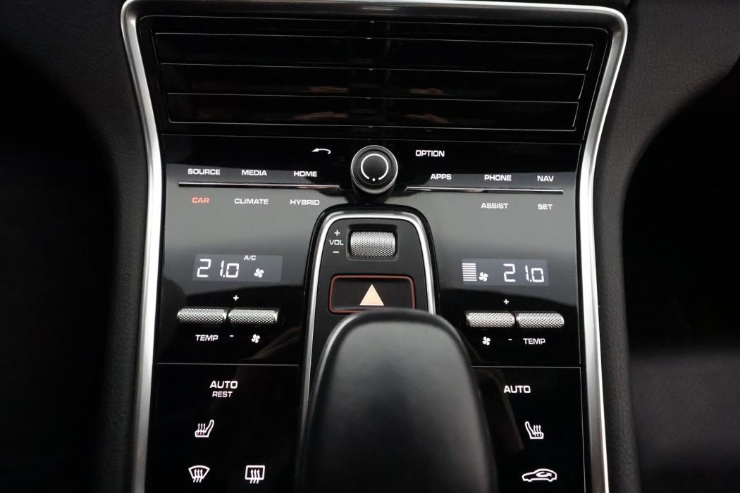 PORSCHE Panamera 2019