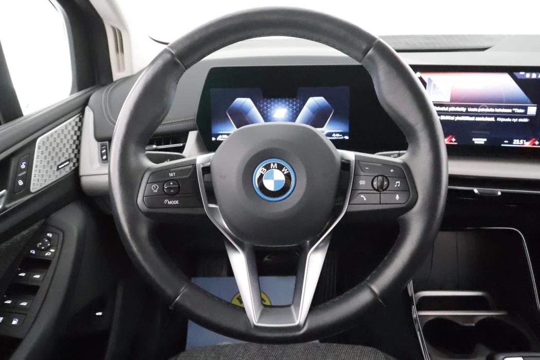 BMW 225 2023