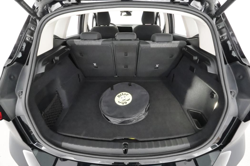 BMW 225 2023