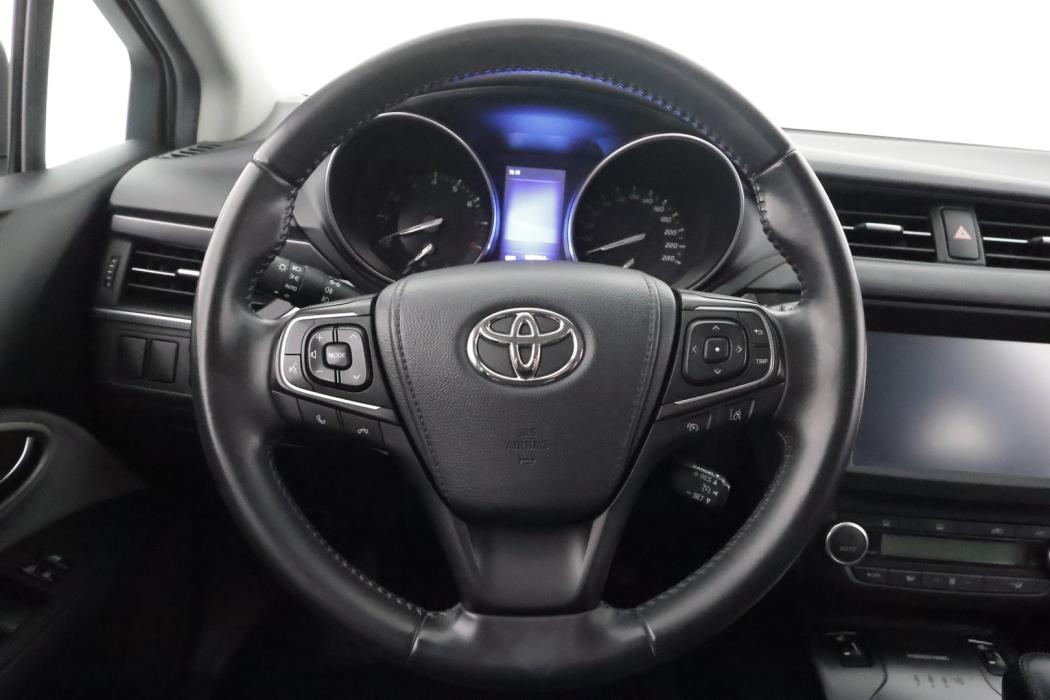 TOYOTA Avensis 2017