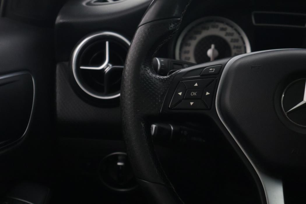 MERCEDES-BENZ A 2015