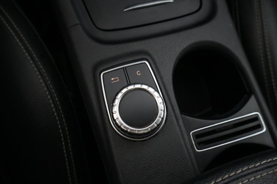 MERCEDES-BENZ A 2015