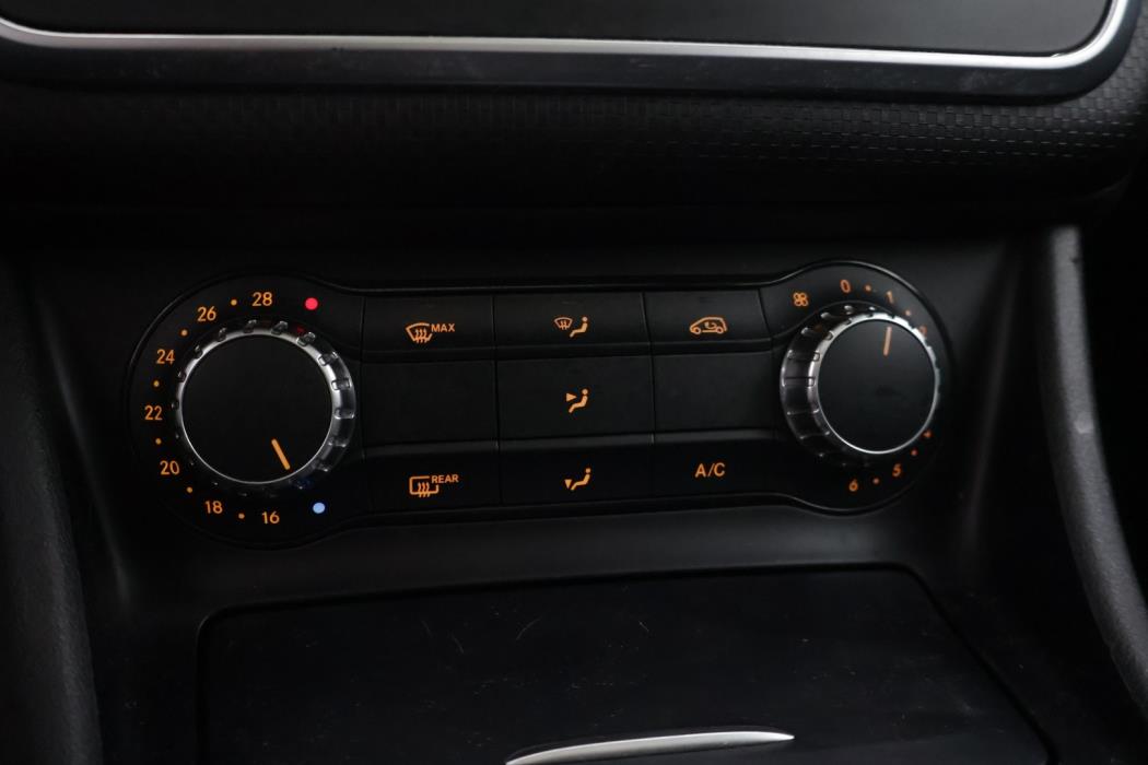 MERCEDES-BENZ A 2015