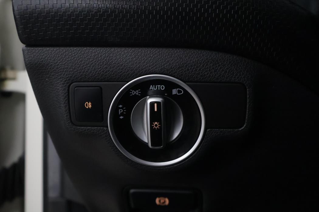 MERCEDES-BENZ A 2015